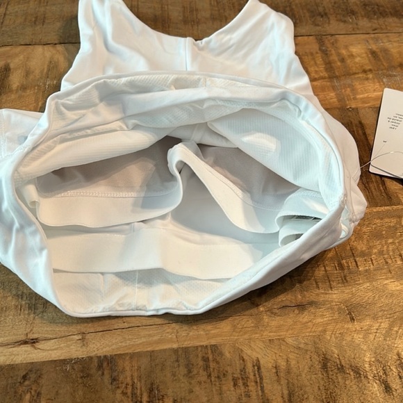 NEW Athleta Conscious Cut Out Crop Top Crossover Sports Bra D-DD Cups in White - Picture 9 of 10